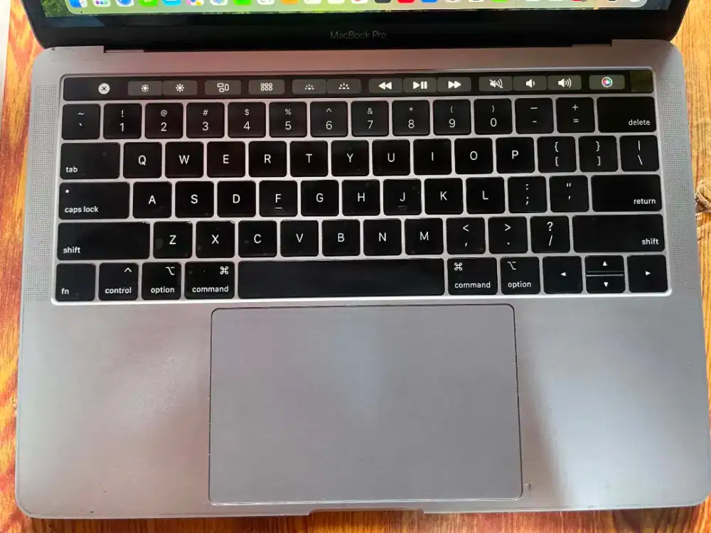 Macbook pro 13in thn 2019 touchbar ram8/ssd128gb fullset mulus normal