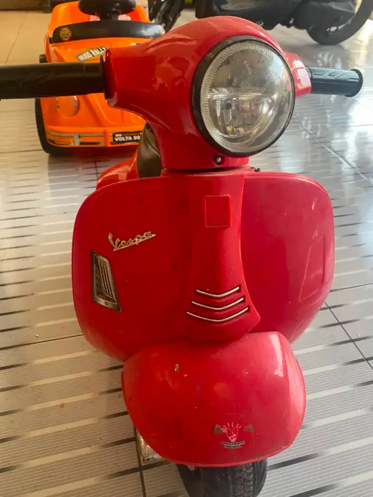 Mainan anak motor vespa