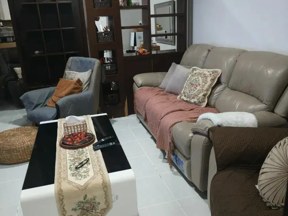 DIJUAL CEPAT RUMAH 2 LANTAI ADA CARPORT NON FURNISHED DI TAMAN PALEM LESTARI, KALIDERES, JAKARTA BARAT