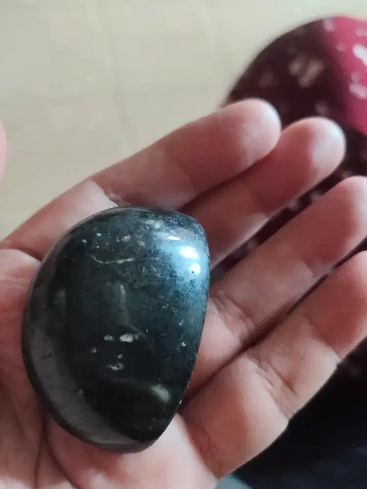 Jual lose stone batu bacan Doko hitam, full super jumbo, samar hijau