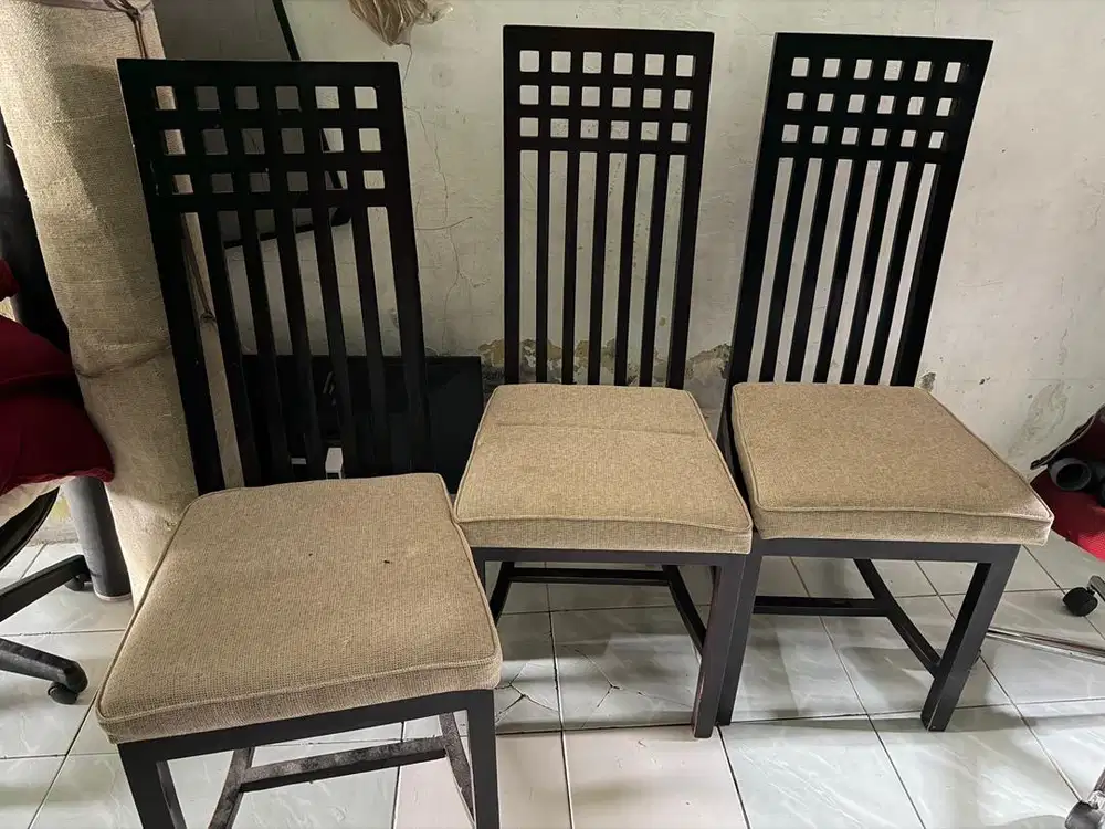 Kursi makan kondisi masih bagus