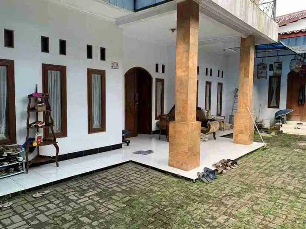 Rumah Lama Tanah Luas