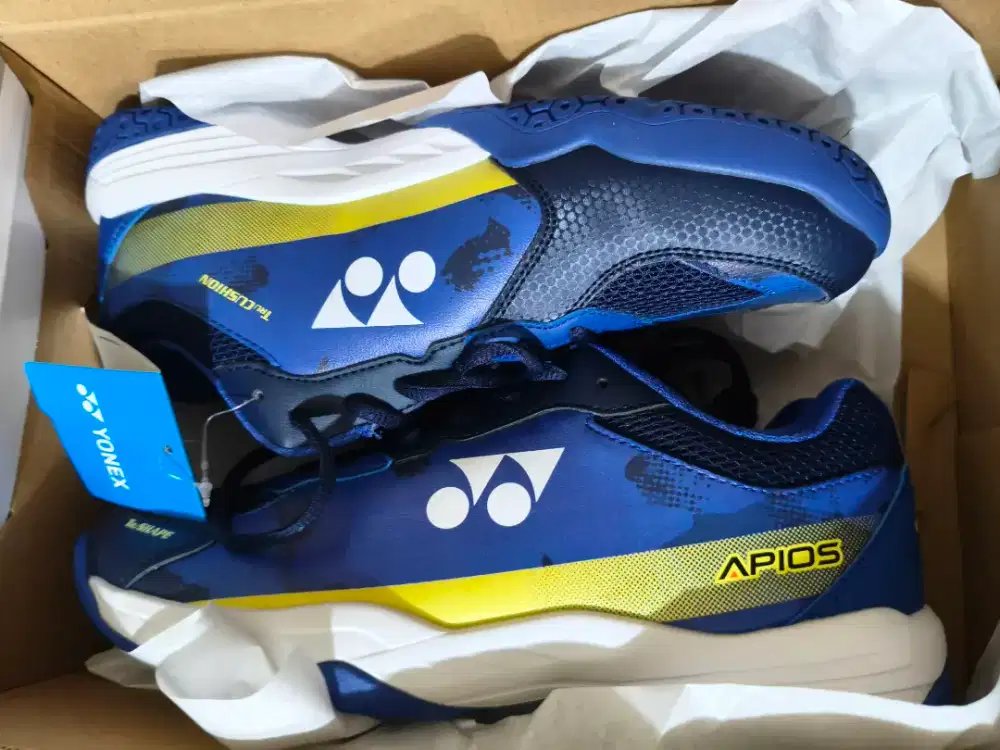 Sepatu Badminton Yonex Apios size 40/25.5