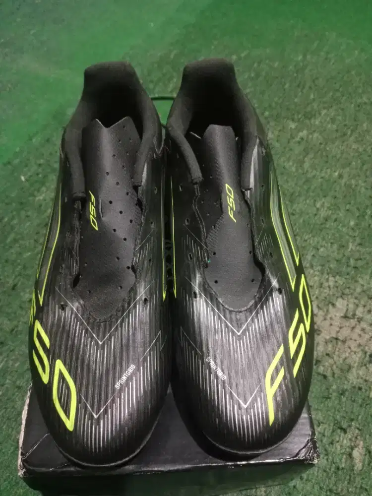 Sepatu Sepak Bola Adidas F50 Club Fg/Mg