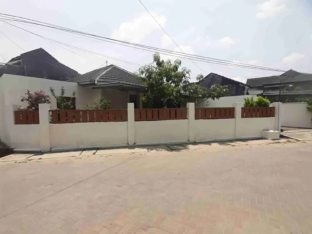 Dijual Tanah strategis bonus bangunan rumah dalam perumahan Nogotirto dekat kampus UNISA dan RS Queen Latifah