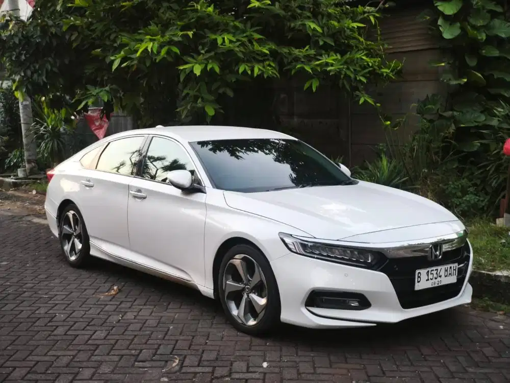 Honda Accord 1.5 VTEC Turbo sensing CVT AT White on Beige 2019