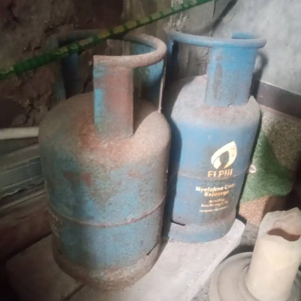 2 TABUNG GAS ELPIJI BESAR 12 KG KONDISI NORMAL