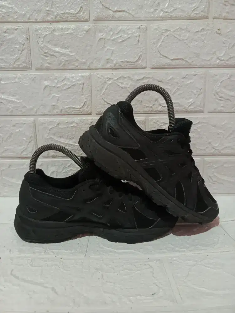 Asics Jog 100 Triple Black