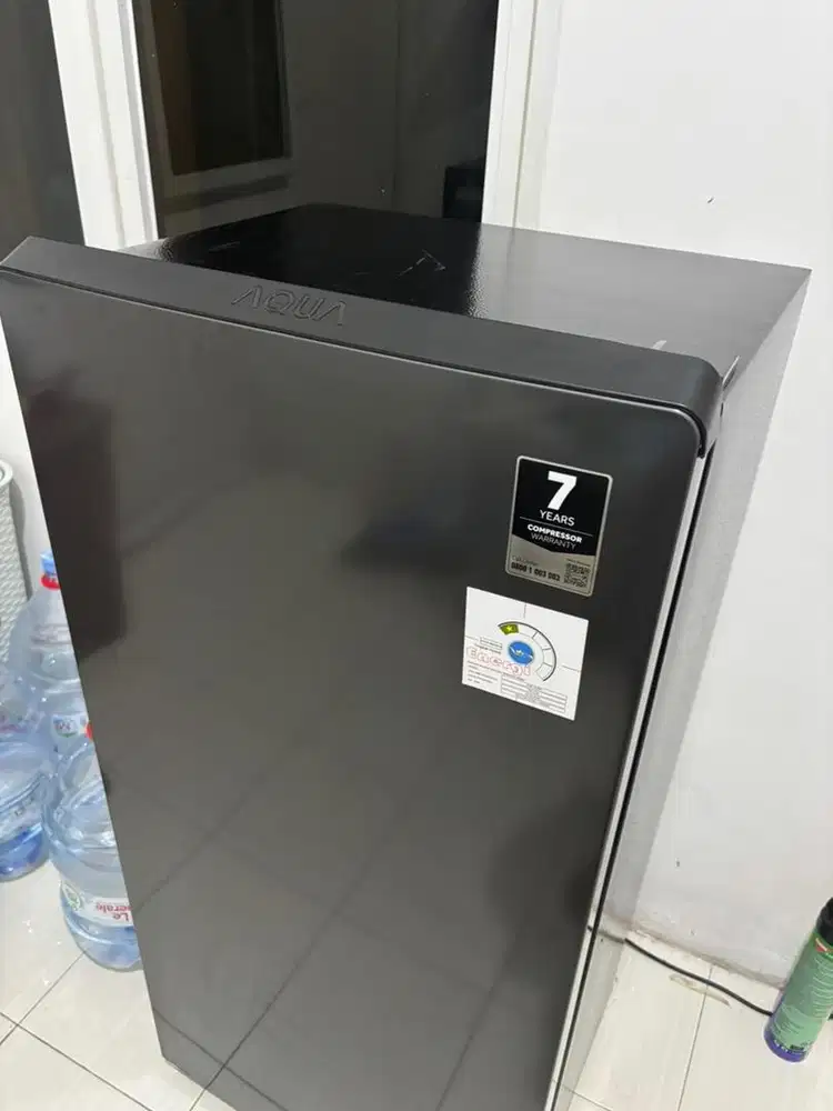 Kulkas  AQUA 165 liter
