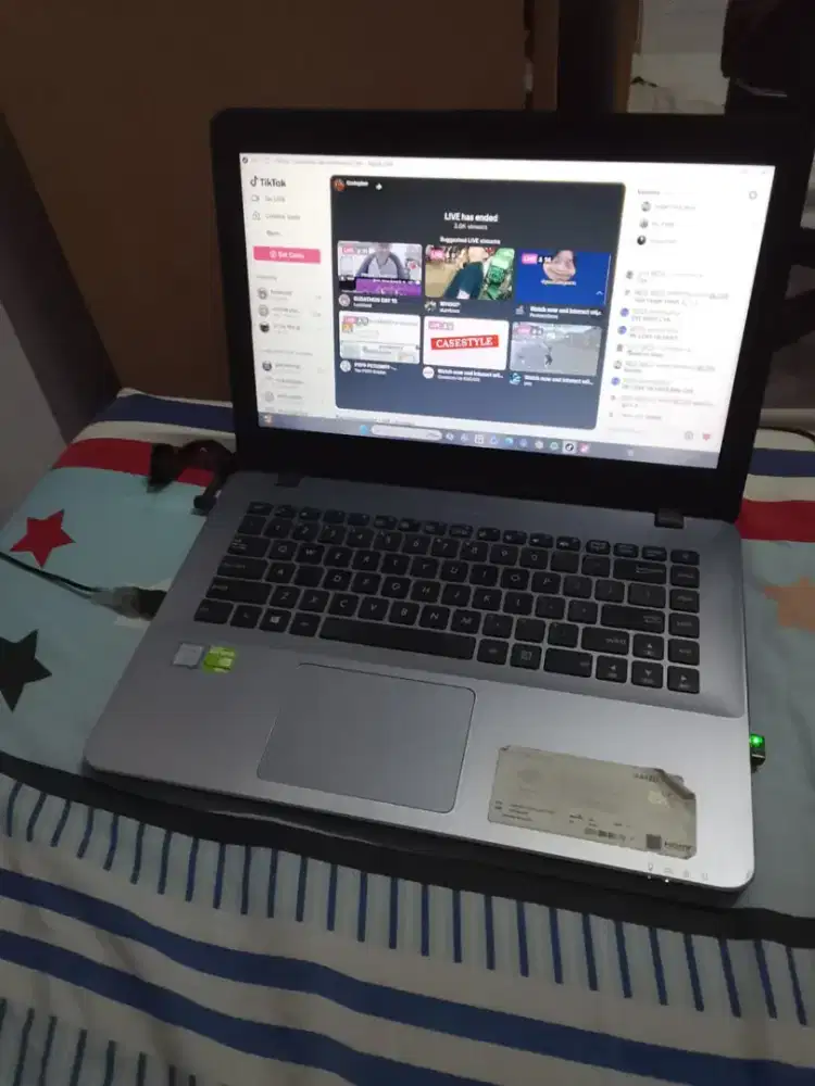 Asus Vivobook 14 A442U Intel Core I5 8250U Gen8th Ram 8/512 Mulus