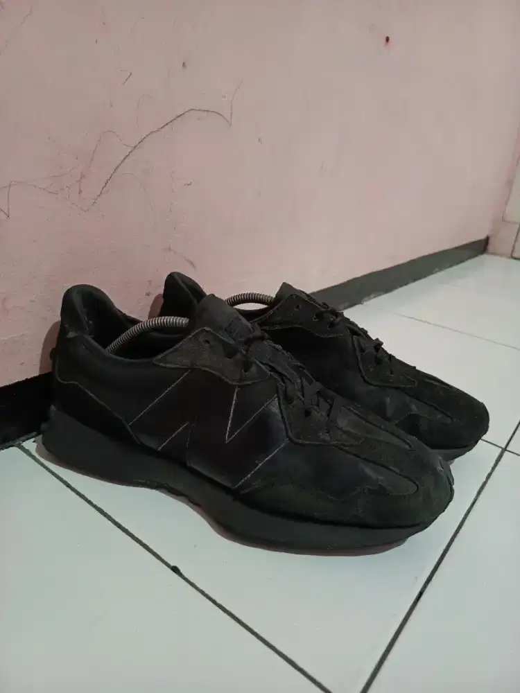 New Balance 327 Triple Black