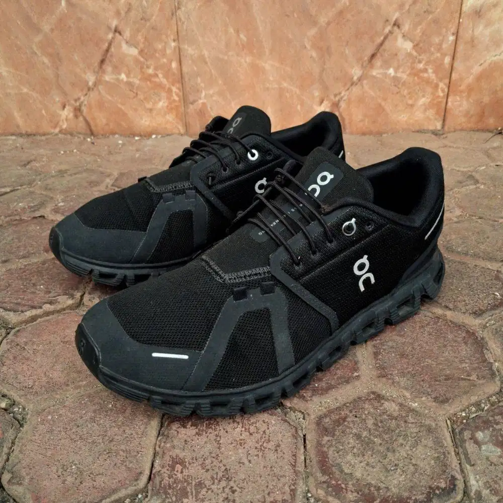 Sepatu on cloud 6 wide original size 44