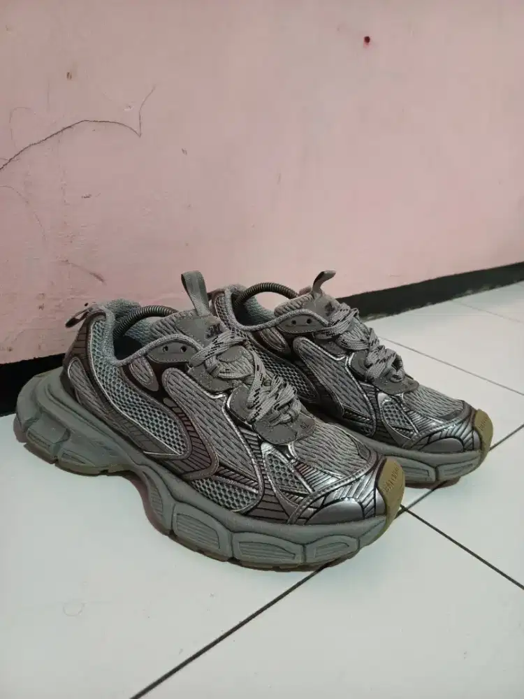 Balenciaga 3XL Sneakers worn out grey