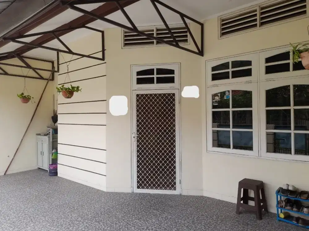 DIJUAL RUMAH LUAS 4 KAMAR TIDUR LISTRIK 2200 HADAP UTARA DI CITRA 1 JAKARTA BARAT