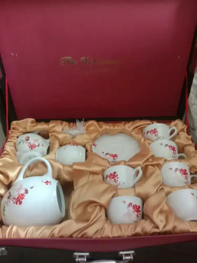 The Westminster fine porcelain tea pot set
