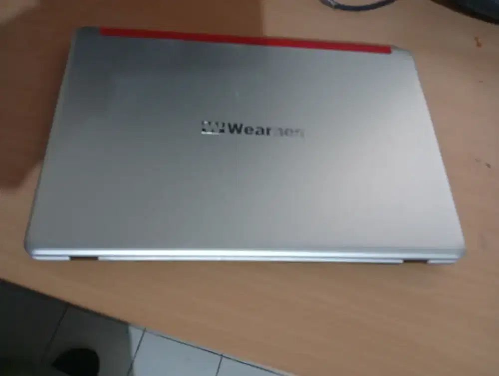 Laptop Layar Sentuh Slim 13 Inchi Windows 10