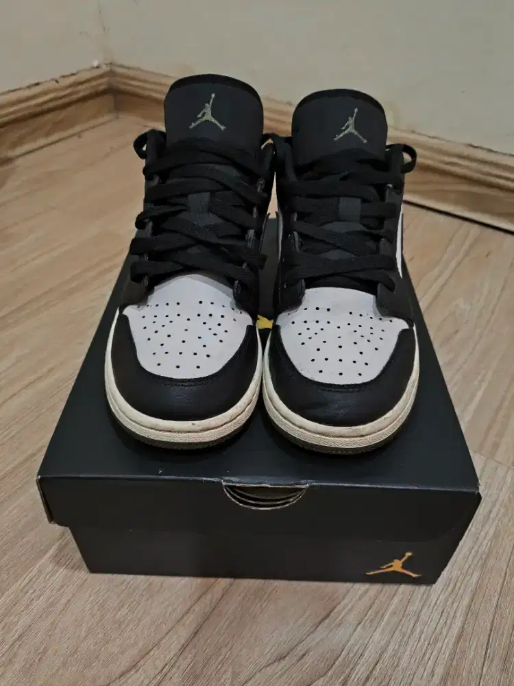 SEPATU NIKE AIR JORDAN 1 LOW BLACK MEDIUM OLIVE ORIGINAL RESMI PRELOVE
