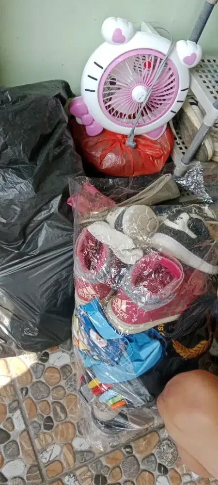 Baju anak cewek 6-9 th dan sepatu