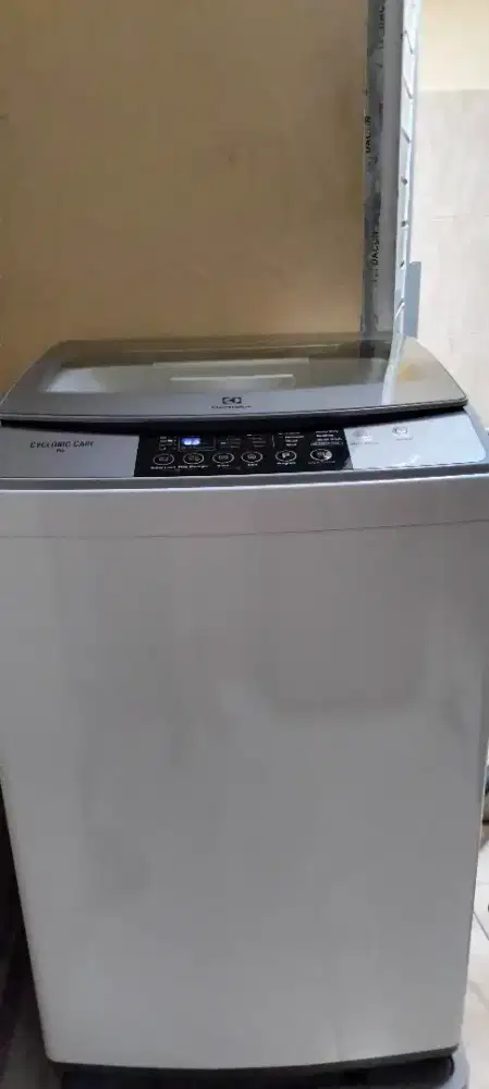 Electrolux digital otomatis 8kg like new