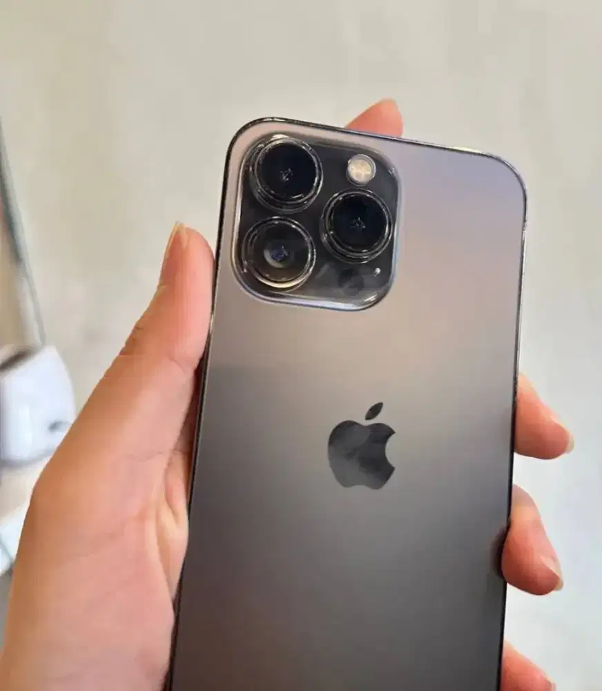 iPhone 13 pro graphite top