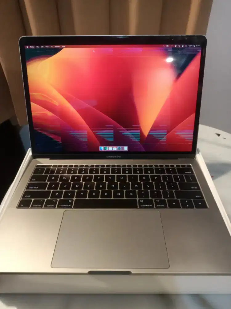 Macbook Pro 2017 Core i5 Ram 8Gb /256 Minus
