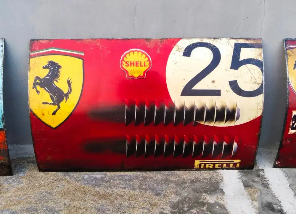 Decor hiasan panel mobil ferrari f1 plat Almunium vintage lawas antik