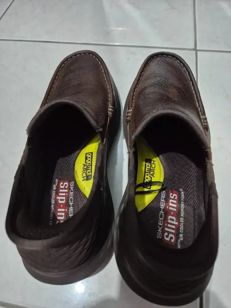 Sepatu pria Skechers Slip ins
