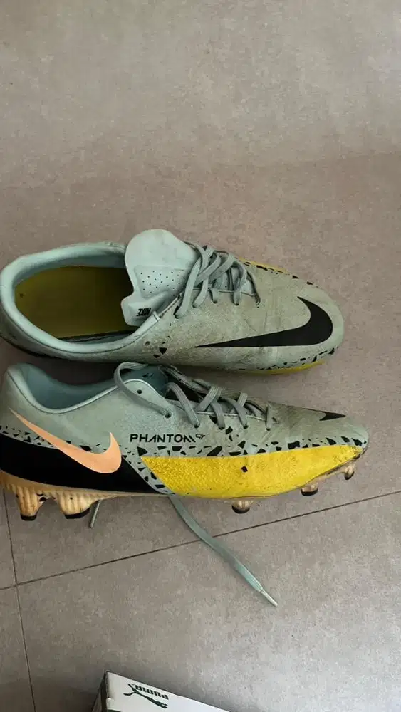 sepatu bola nike phantom