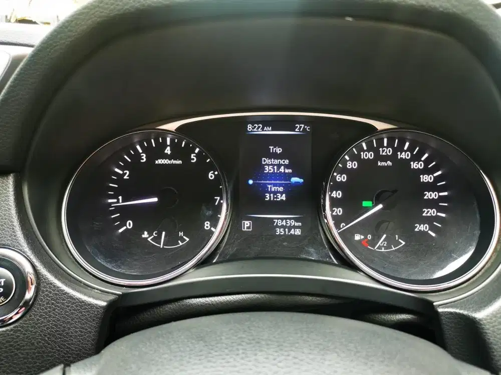 Xtrail 2.5 AT 2015 km 77.500 hitam barang antik khusus pemakai