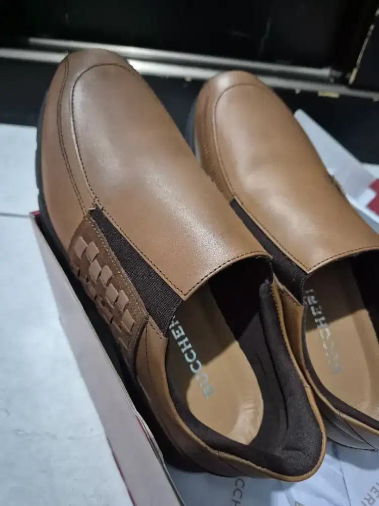 Sepatu pria Bucheri coklat muda
