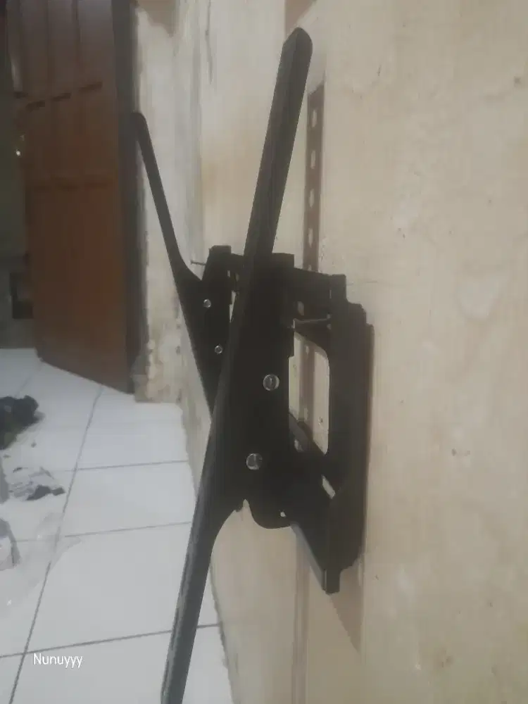 BRACKET TV PLUS PASANG