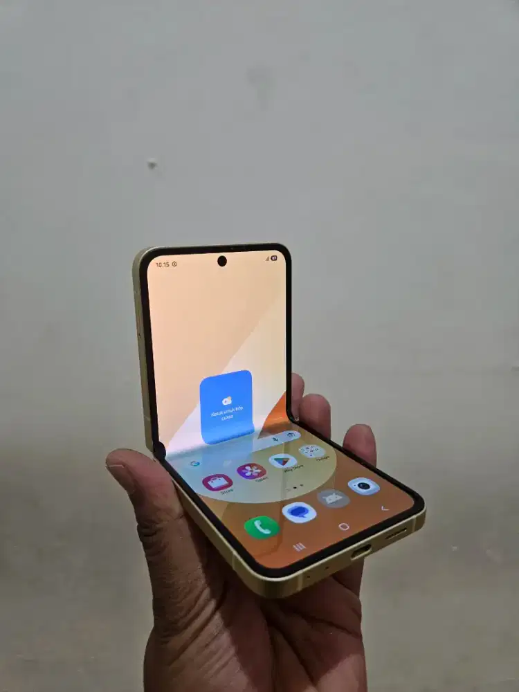 SAMSUNG Z FLIP 6 5G RAM 12/256GB SEIN

MULUS LIKE NEW