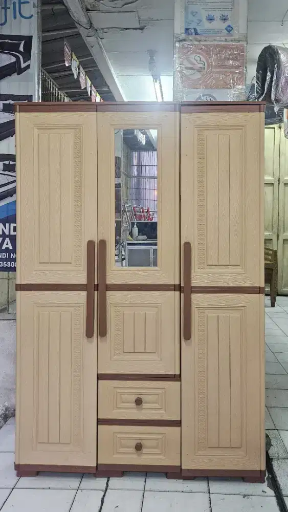 Lemari plastik 3 pintu