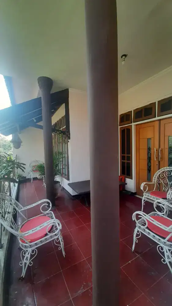 DISEWAKAN LANTAI 2 RUMAH + AKSES PRIBADI