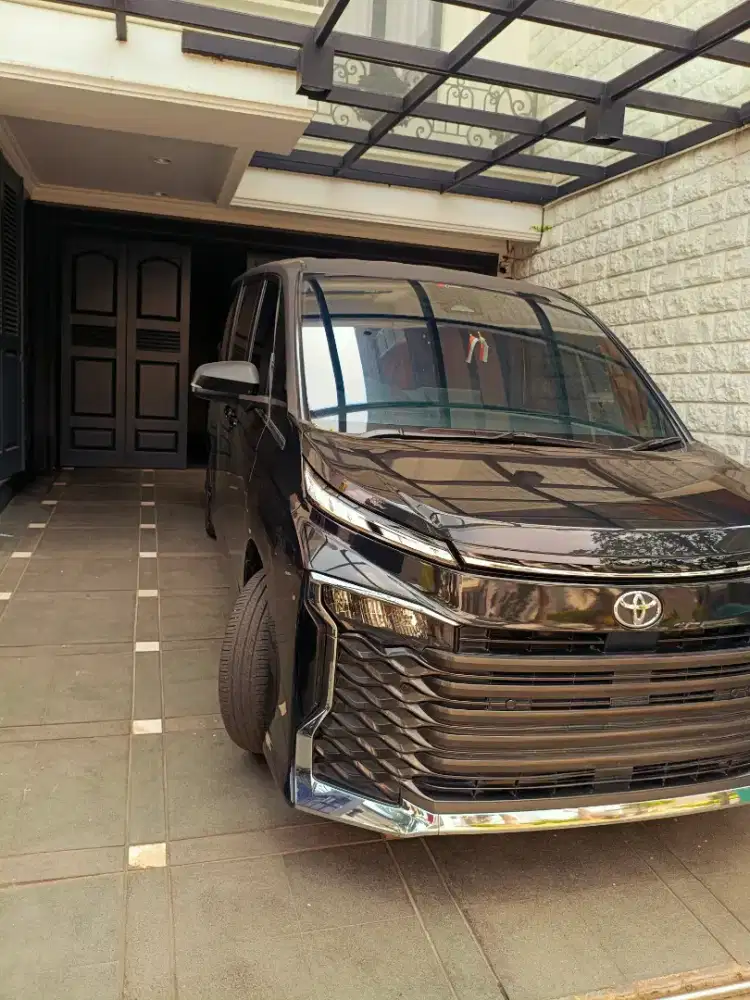 Toyota Voxy 2.0 TSS Tahun 2022