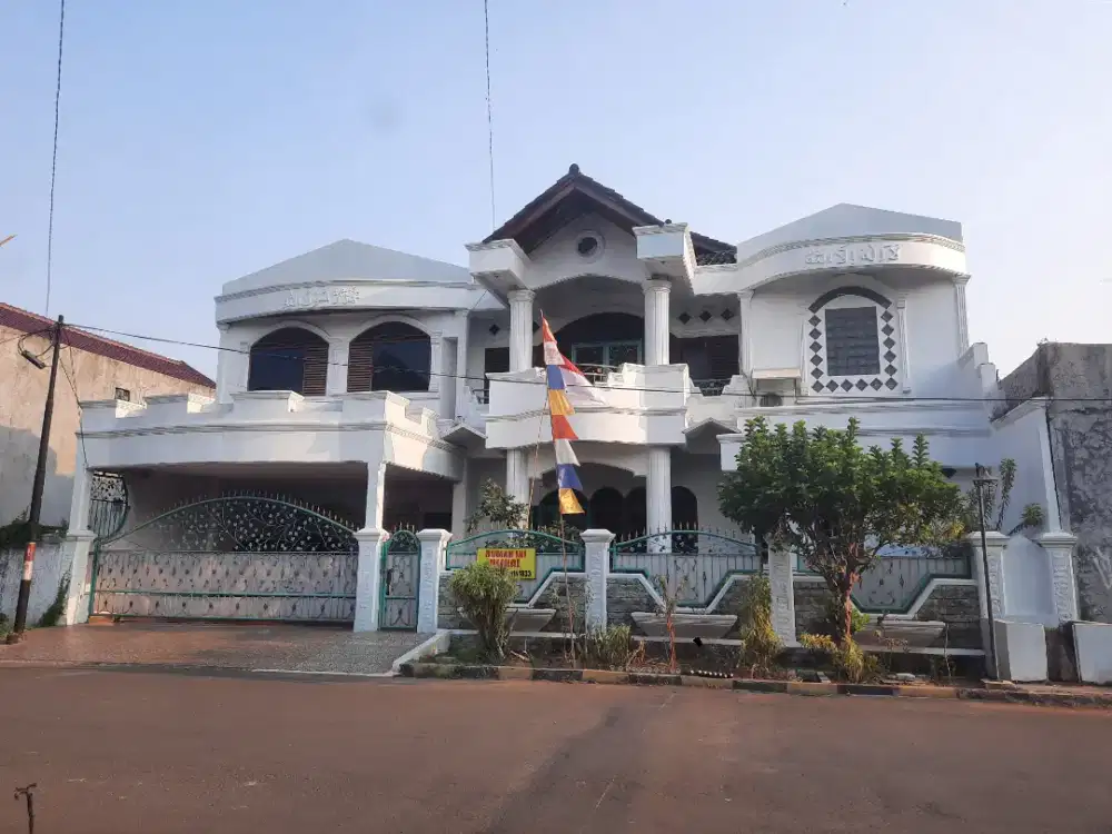 DIJUAL RUMAH BESAR 2 lantai di DUTA HARAPAN