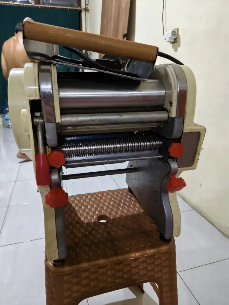 Mesin Pencetan Mie DHH -180C GETRA