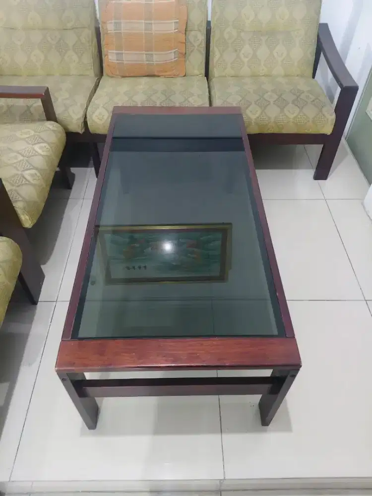 Meja kaca kondisi 90% bagus