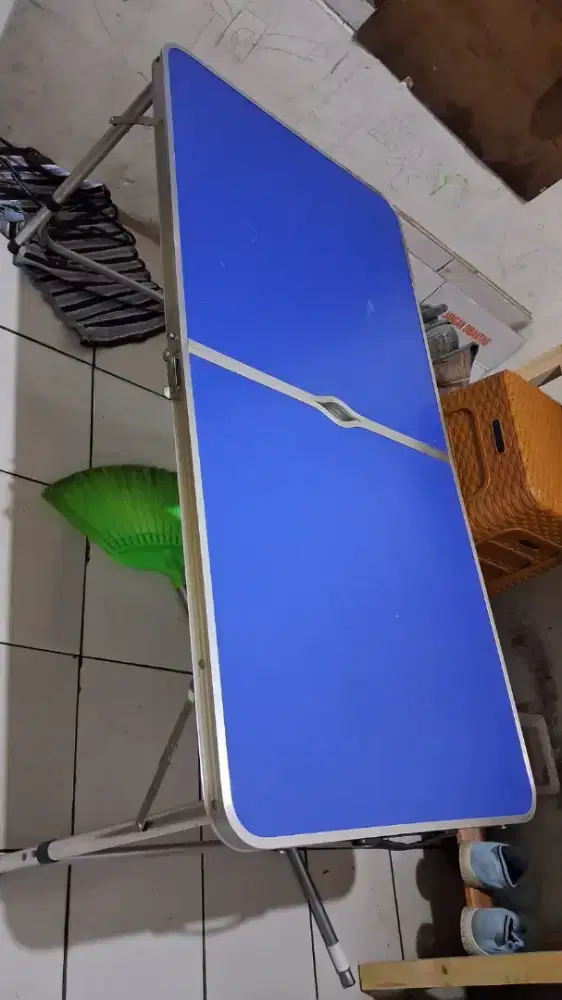meja lipet biru