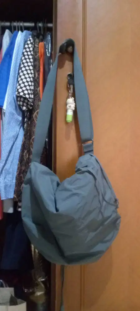 Tas selempang Uniqlo pria