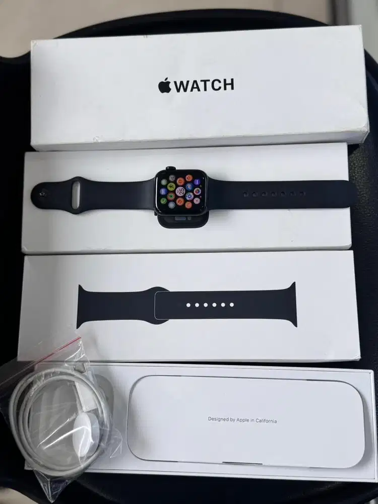 Apple Watch SE Gen 2 40mm Resmi iBox Fullset. Hb masih 100%