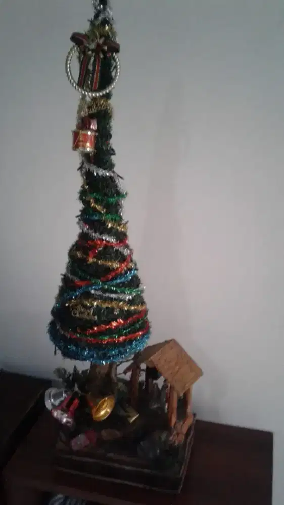 Dijual pajangan pohon natal masih bagus