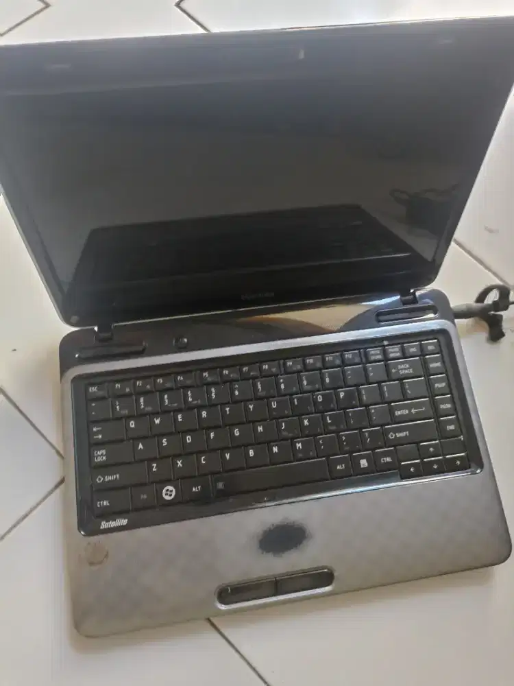 Laptop Toshiba Satellite L745-1127U Intel Core i3-2330M