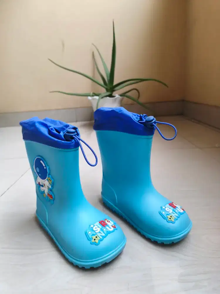 Sepatu Boot Anak Laki Laki Uk. 29