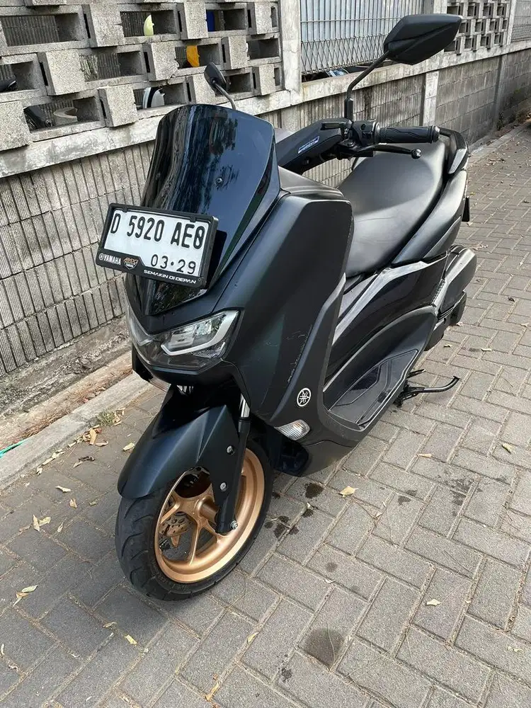 NMAX 2024 warna hitam