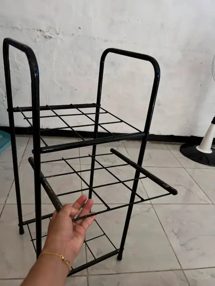 Rak susun serbaguna