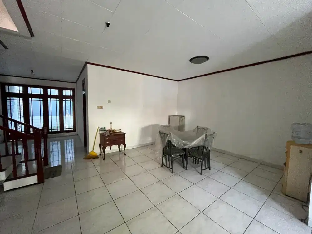 Rumah 2 lantai Asri siap huni minim renovasi , Nego di Rawamangun