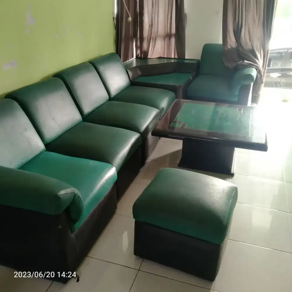 sofa minimalis warna hijau