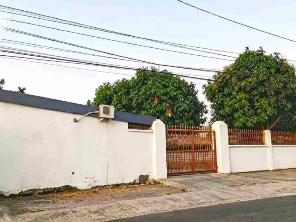 RUMAH UNTUK USAHA STRATEGIS DEKAT TOL KLODRAN DENGAN LAHAN LUAS