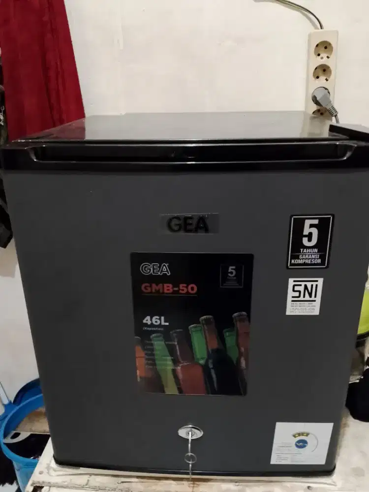 kulkas mini GEA GMB -50